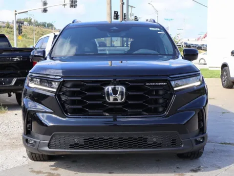 Photos of 2025 Honda Pilot Black Edition for sale in Kansas City, MO at Jay Wolfe Honda