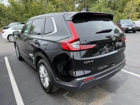 More photos of 2024 Honda CR-V EX-L at Jay Wolfe Honda, MO