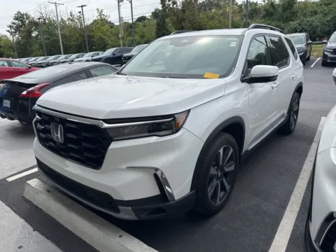 Another view of 2023 Honda Pilot Elite for sale in Kansas City, MO at Jay Wolfe Honda