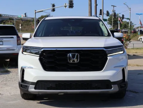 Photos of 2023 Honda Pilot Elite for sale in Kansas City, MO at Jay Wolfe Honda