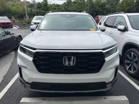 Photos of 2023 Honda Pilot Elite for sale in Kansas City, MO at Jay Wolfe Honda