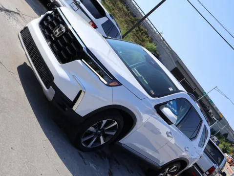 Another view of 2023 Honda Pilot Elite for sale in Kansas City, MO at Jay Wolfe Honda