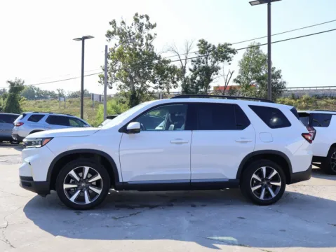 More photos of 2023 Honda Pilot Elite at Jay Wolfe Honda, MO