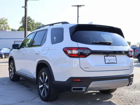 More photos of 2023 Honda Pilot Elite at Jay Wolfe Honda, MO