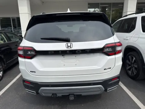 More photos of 2023 Honda Pilot Elite at Jay Wolfe Honda, MO