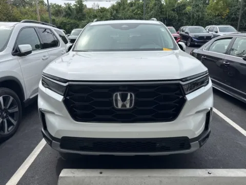 Photos of 2023 Honda Pilot Elite for sale in Kansas City, MO at Jay Wolfe Honda