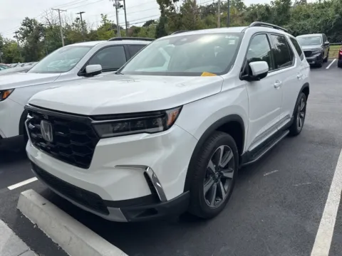 Another view of 2023 Honda Pilot Elite for sale in Kansas City, MO at Jay Wolfe Honda
