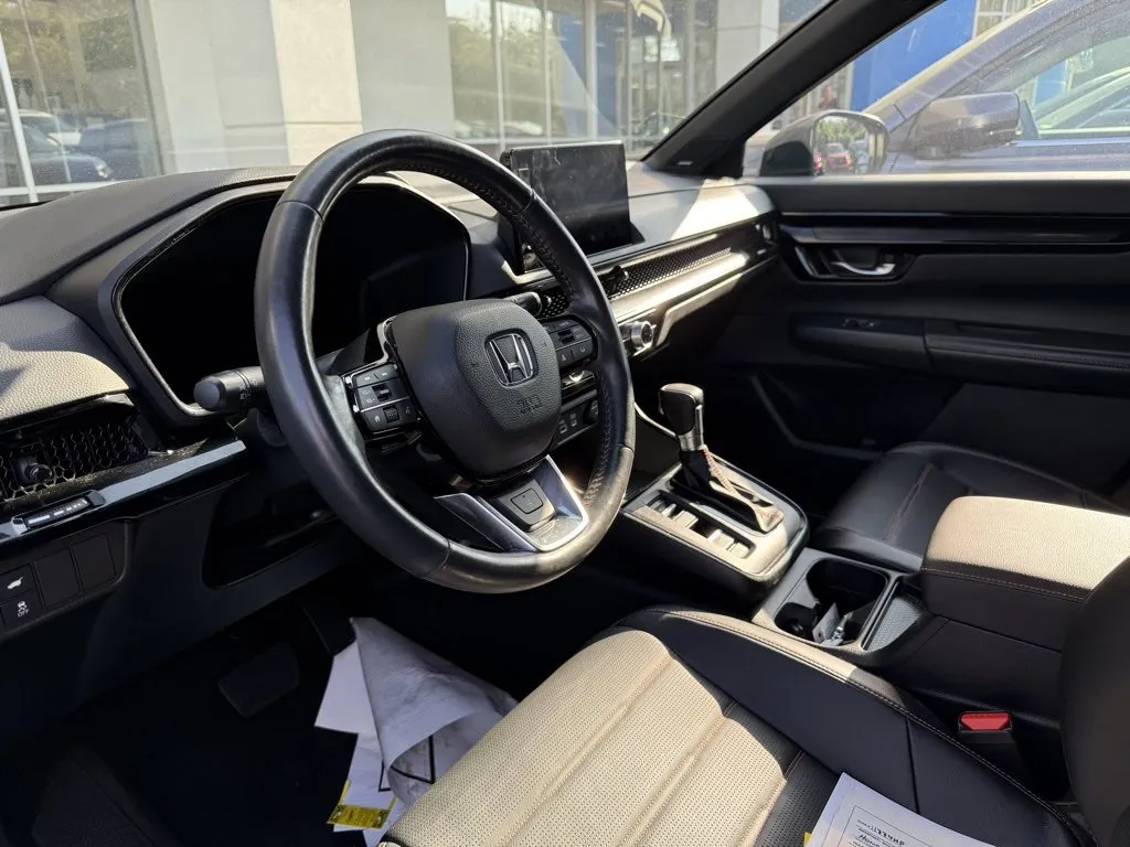 2023 Honda CR-V Hybrid Sport Touring photo 3