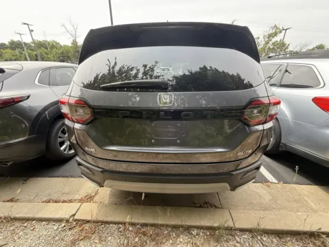 More photos of 2023 Honda Pilot Elite at Jay Wolfe Honda, MO
