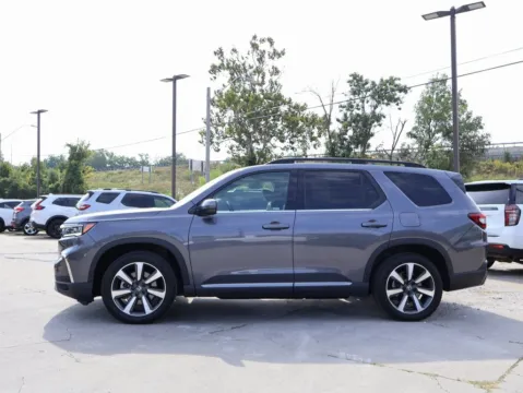 More photos of 2023 Honda Pilot Elite at Jay Wolfe Honda, MO