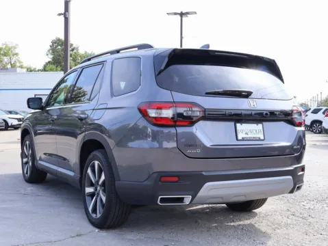 More photos of 2023 Honda Pilot Elite at Jay Wolfe Honda, MO