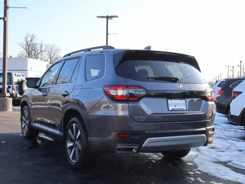 More photos of 2023 Honda Pilot Elite at Jay Wolfe Honda, MO