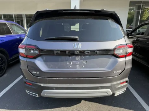 More photos of 2023 Honda Pilot Elite at Jay Wolfe Honda, MO