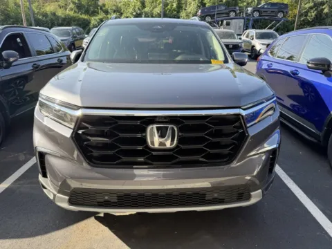 Photos of 2023 Honda Pilot Elite for sale in Kansas City, MO at Jay Wolfe Honda
