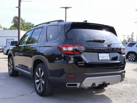 More photos of 2023 Honda Pilot Elite at Jay Wolfe Honda, MO