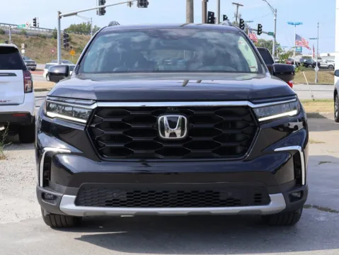 Photos of 2023 Honda Pilot Elite for sale in Kansas City, MO at Jay Wolfe Honda