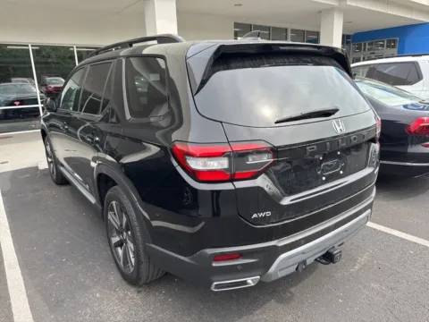 More photos of 2023 Honda Pilot Elite at Jay Wolfe Honda, MO
