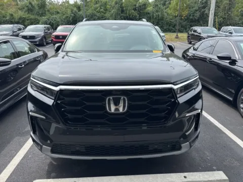 Photos of 2023 Honda Pilot Elite for sale in Kansas City, MO at Jay Wolfe Honda