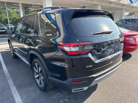 More photos of 2024 Honda Pilot Elite at Jay Wolfe Honda, MO