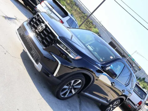 Another view of 2024 Honda Pilot Elite for sale in Kansas City, MO at Jay Wolfe Honda