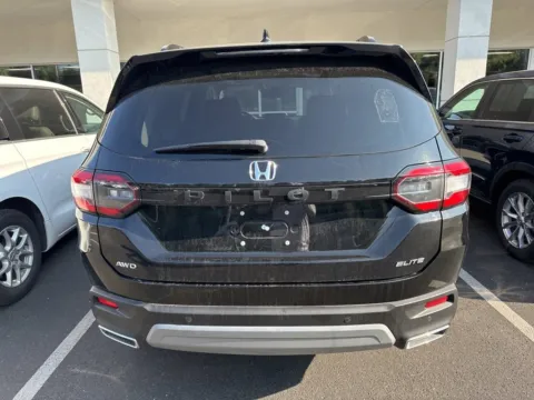 More photos of 2024 Honda Pilot Elite at Jay Wolfe Honda, MO