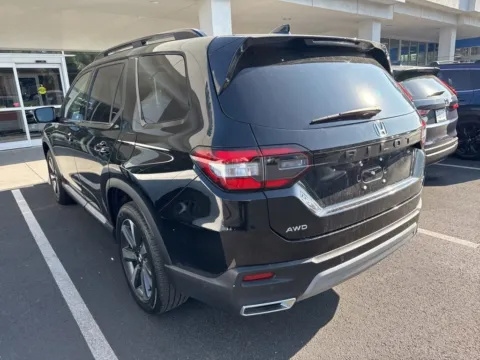 More photos of 2024 Honda Pilot Elite at Jay Wolfe Honda, MO