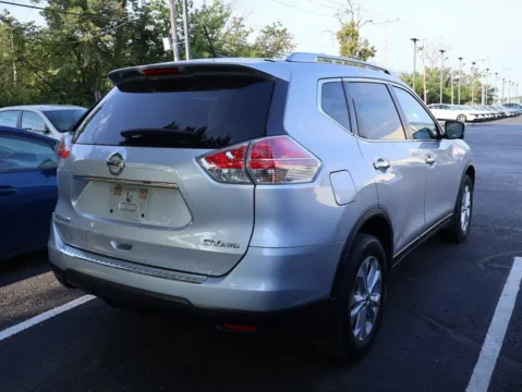 More photos of 2015 Nissan Rogue SV at Jay Wolfe Honda, MO