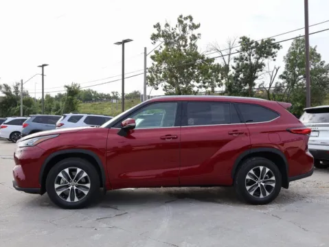 More photos of 2020 Toyota Highlander XLE at Jay Wolfe Honda, MO