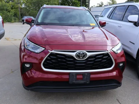 Photos of 2020 Toyota Highlander XLE for sale in Kansas City, MO at Jay Wolfe Honda