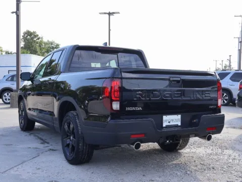 More photos of 2022 Honda Ridgeline Black Edition at Jay Wolfe Honda, MO