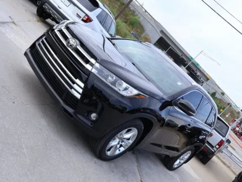 Another view of 2019 Toyota Highlander Limited for sale in Kansas City, MO at Jay Wolfe Honda