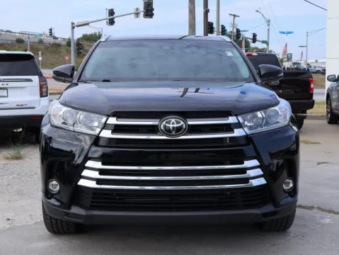 Photos of 2019 Toyota Highlander Limited for sale in Kansas City, MO at Jay Wolfe Honda