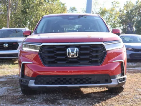 Photos of 2025 Honda Pilot EX-L for sale in Kansas City, MO at Jay Wolfe Honda