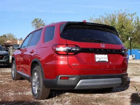 More photos of 2025 Honda Pilot EX-L at Jay Wolfe Honda, MO
