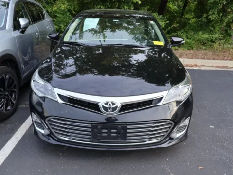 Photos of 2014 Toyota Avalon XLE for sale in Kansas City, MO at Jay Wolfe Honda