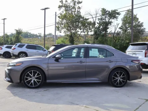 More photos of 2023 Toyota Camry SE at Jay Wolfe Honda, MO
