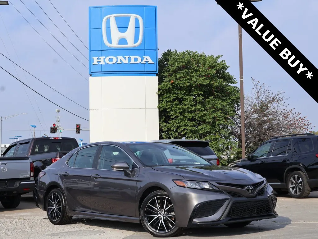 Gray 2023 Toyota Camry SE for sale in Kansas City, MO