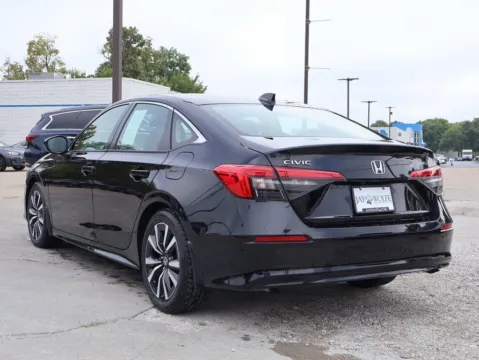 More photos of 2022 Honda Civic Sedan EX at Jay Wolfe Honda, MO