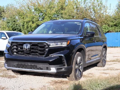 Another view of 2025 Honda Pilot Touring for sale in Kansas City, MO at Jay Wolfe Honda