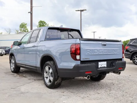 More photos of 2025 Honda Ridgeline RTL at Jay Wolfe Honda, MO