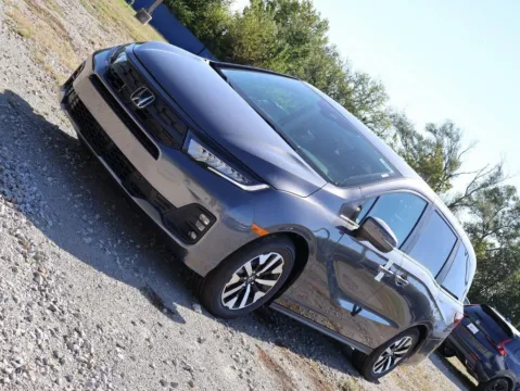 Another view of 2026 Honda Odyssey EX-L for sale in Kansas City, MO at Jay Wolfe Honda