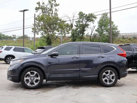 More photos of 2017 Honda CR-V EX at Jay Wolfe Honda, MO