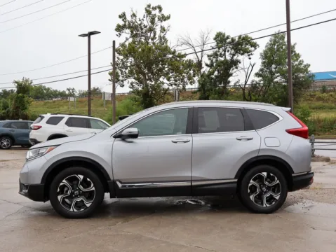 More photos of 2018 Honda CR-V Touring at Jay Wolfe Honda, MO