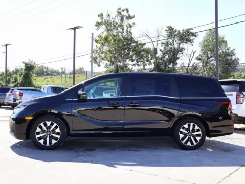 Another view of 2026 Honda Odyssey EX-L for sale in Kansas City, MO at Jay Wolfe Honda