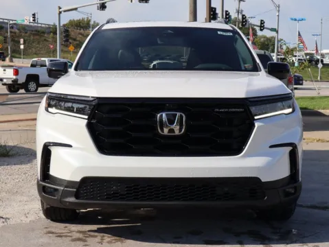 Photos of 2025 Honda Pilot Black Edition for sale in Kansas City, MO at Jay Wolfe Honda