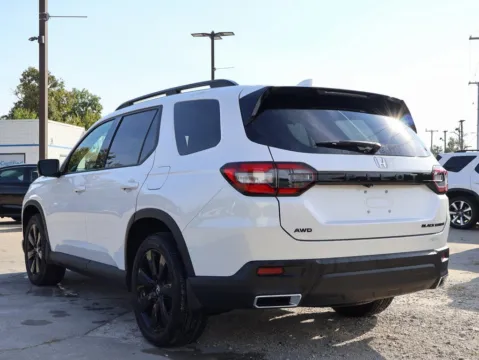 More photos of 2025 Honda Pilot Black Edition at Jay Wolfe Honda, MO