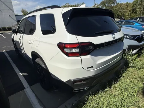 More photos of 2025 Honda Pilot Black Edition at Jay Wolfe Honda, MO