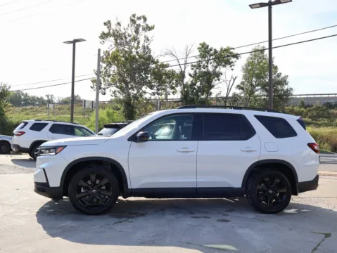 More photos of 2025 Honda Pilot Black Edition at Jay Wolfe Honda, MO