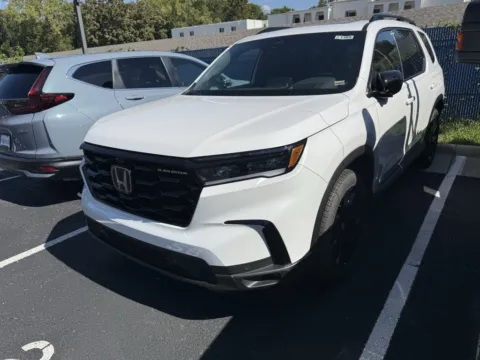 Another view of 2025 Honda Pilot Black Edition for sale in Kansas City, MO at Jay Wolfe Honda