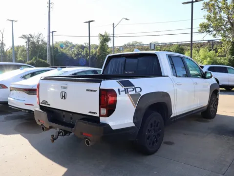 More photos of 2023 Honda Ridgeline RTL at Jay Wolfe Honda, MO